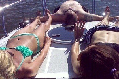 VIVA 606 CABIN - wygodna motorówka na Mazurach