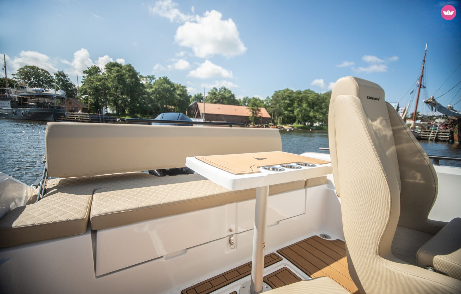 Bateau à moteur Compass 6s 150cv 2