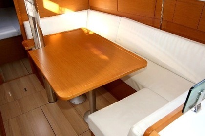 Miete Segelboot Beneteau Sun Odyssey 389 Rogoznica