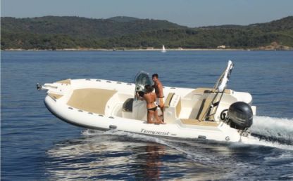 Location Semi-rigide Capelli Capelli Tempest 700 L'Île-Rousse