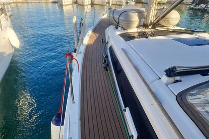 Hire Sailboat Dufour Yachts Dufour 430 - 3 cab. Trogir
