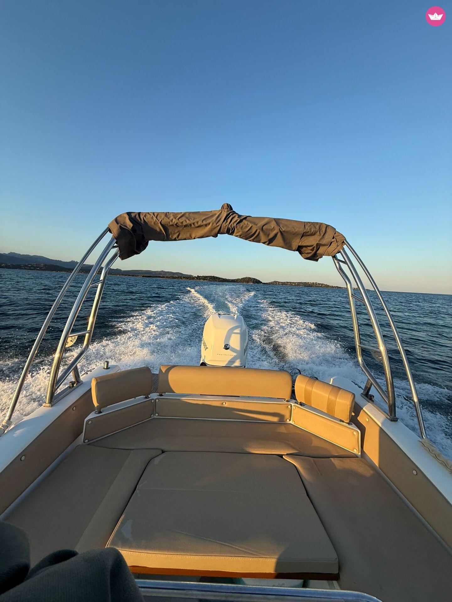 Semi-rigide Black Fin Élégance 8 300cv 4
