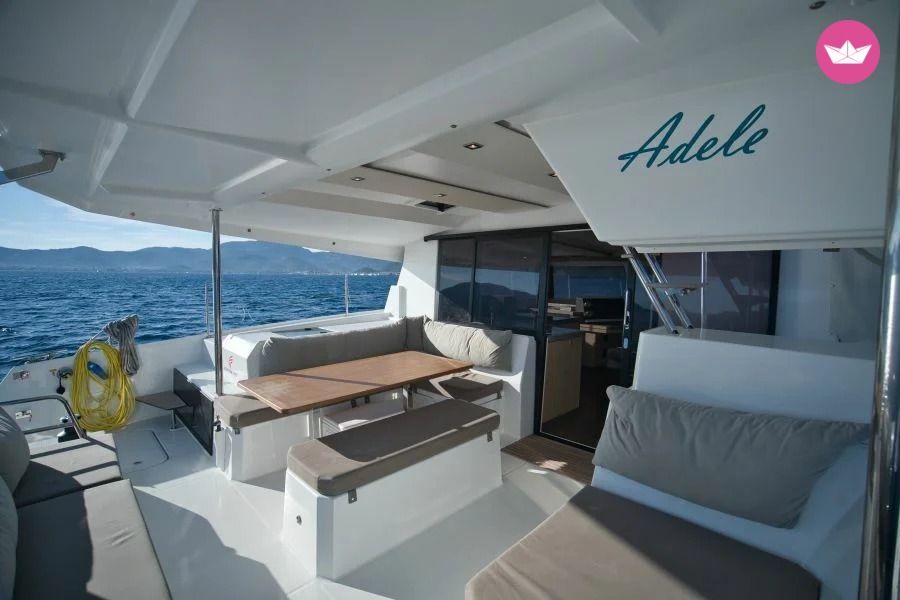 Catamaran FOUNTAINE PAJOT ASTRÉA 42 12.8m 6