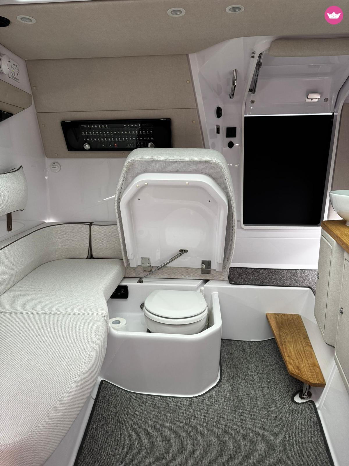 Bateau à moteur Axopar 37 ST 600cv 6