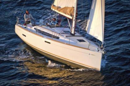 Charter Sailboat Jeanneau Sun Odyssey 379 Saint-Malo