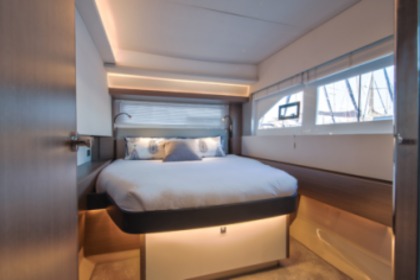 Robertson & Caine LEOPARD 53PC 370hp