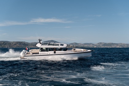 Hire Motorboat Axopar 37 XC Cross Cabin Palma de Mallorca
