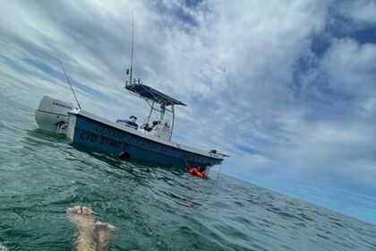 Location Bateau à moteur DEVRIES INTERNATIONAL ANGLER PANGA 22LX Kourou