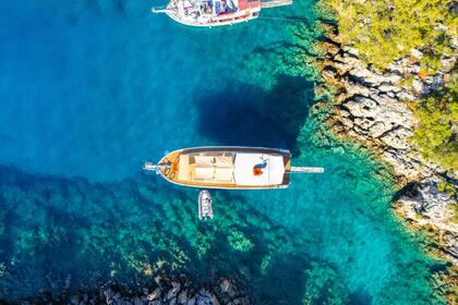 Luxury Gulet with a capacity of 8 people