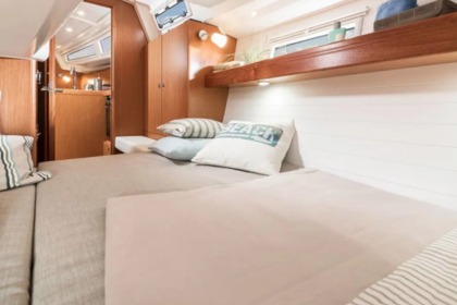 Alugue este veleiro de 9.99 metros para chegar as 