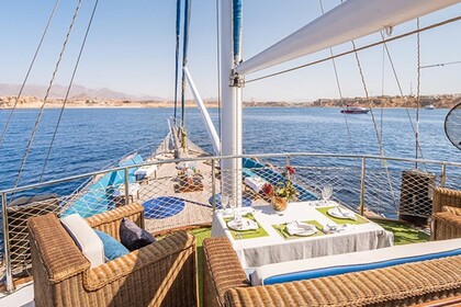 **Pirates Luxury Cruise – Ras Mohammed & White Island** €110/person