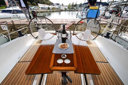 Charter Sailboat Bavaria Bavaria Cruiser 37 Krk