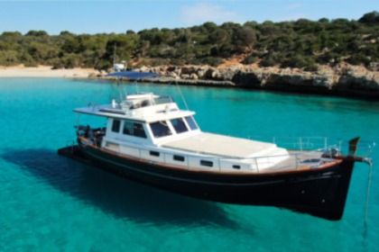 Hire Motorboat MENORQUIN 16 mts. Porto Cristo