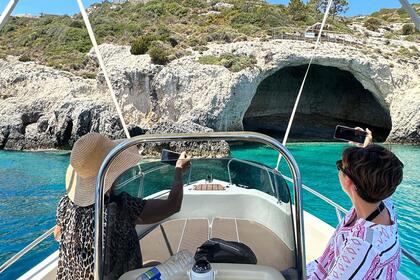 Karel Paxos 5 – Comfort & Space on the Water