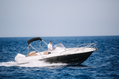 Alugue este iate para conhecer Menorca e suas prai