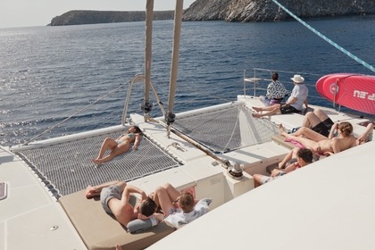 PRIVATE LUXURY CATAMARAN CRUISE TO DIA ISLAND WITH MEAL AND WATER ACTIVITIES