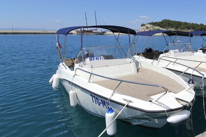 Charter Motorboat Quicksilver 675 Sundeck 675 Makarska