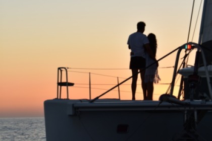 Daily cruises in the Caldera of Santorini with Lagoon 450!