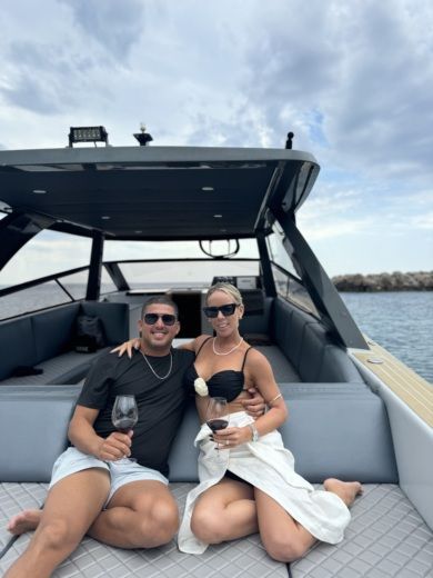 Χβαρ Motorboat Colnago 35 alt tag text