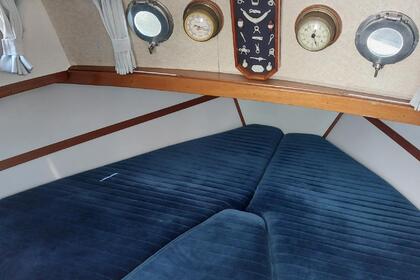 De Goudvink, a cozy two-person motorboat