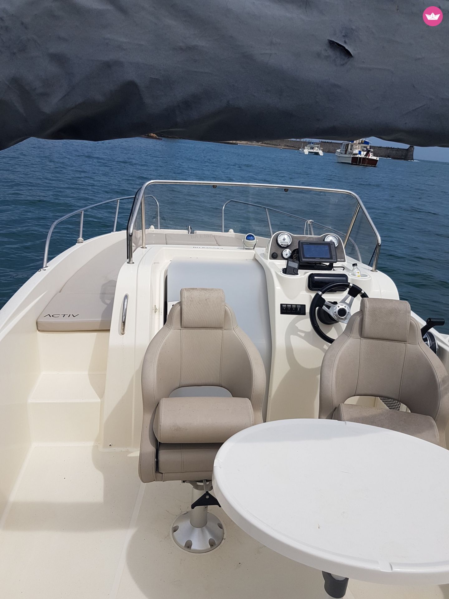 Quicksilver Activ 675 Sundeck