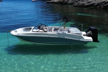 Bayliner VR6 con arco de Waveboard