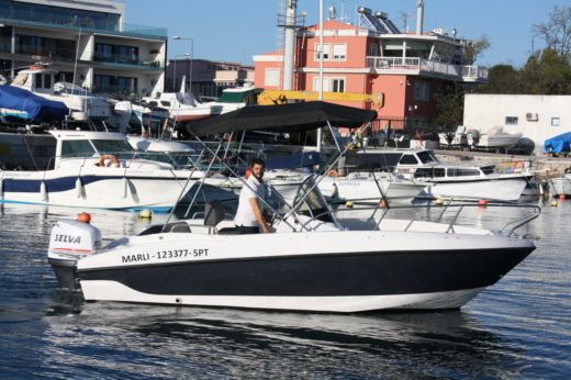 Charter Selva Marine 570 Motorboat (2015) in Setubal - Click&Boat