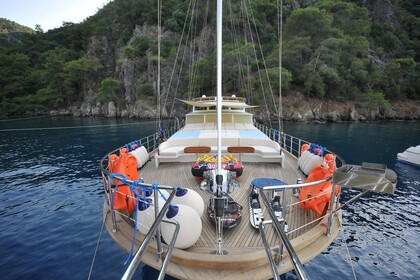 ECE ARİNA – Luxury 24m Gulet with Professional Crew