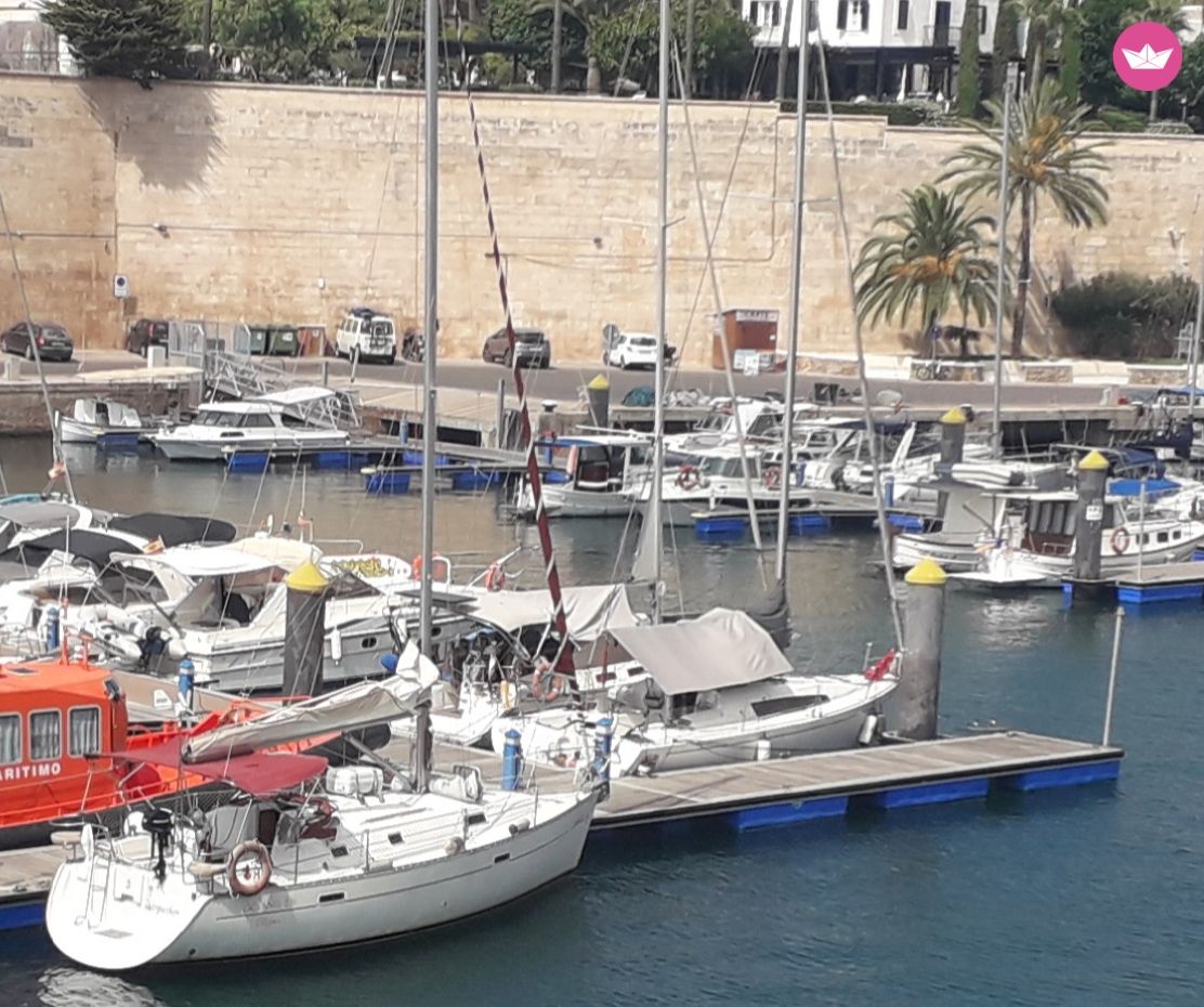 Beneteau Oceanis Clipper 331 in Barcelona for hire