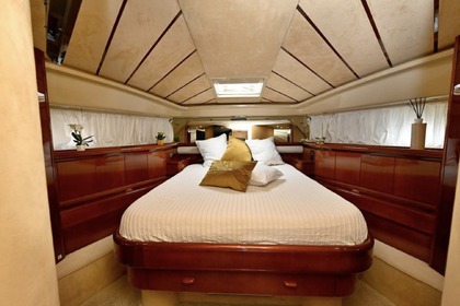 Noleggio Yacht a motore Ferretti 62 Fly Porto Badino