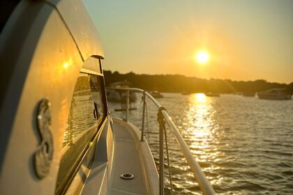 Charter Motorboat Beneteau Antarès 8 OB Hyères