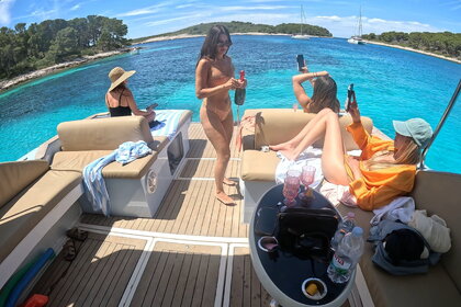 Verhuur Motorboot SEA RAY 390 Hvar