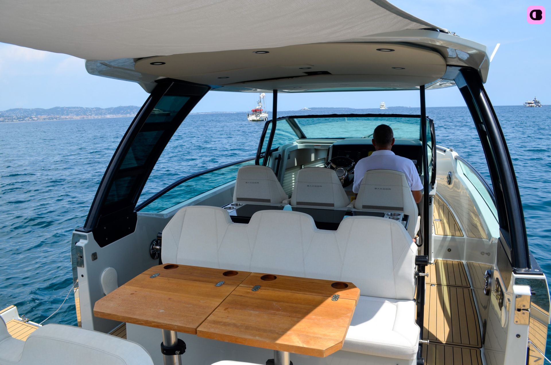 Bateau à moteur SAXDOR 320 GTO 500cv 6