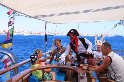 **Pirates Luxury Cruise – Ras Mohammed & White Island** €110/person