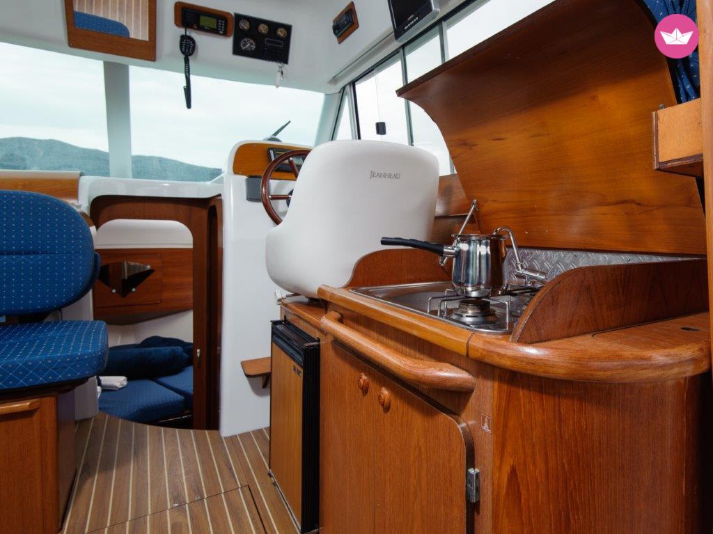 Charter motorboat in Split  