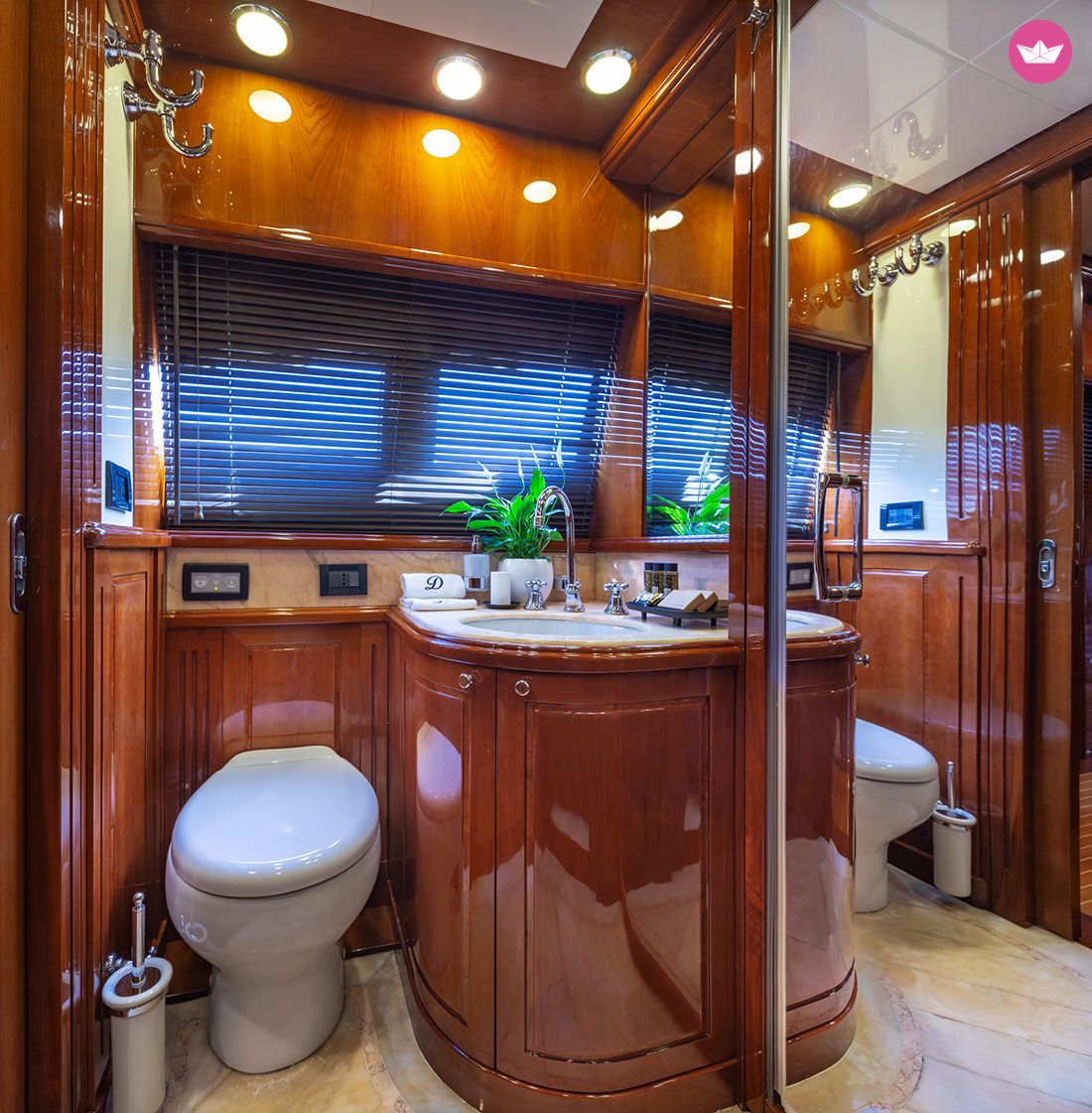 Motorboat Posillipo Technema 95S for rental