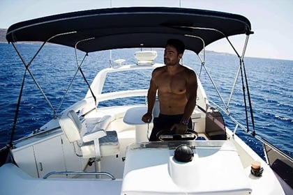 Charter a yacht in Mykonos!