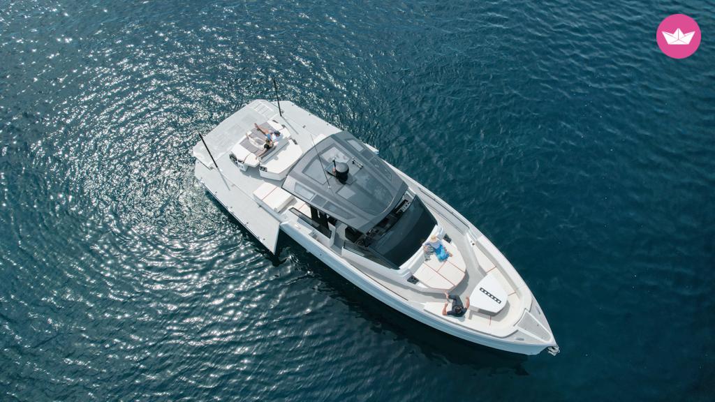 Bateau à moteur okean 55 1250cv 2