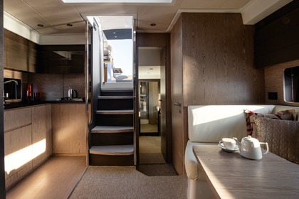 Hire Motor yacht Azimut / Benetti Yachts Azimut Atlantis 45 Marina Lav