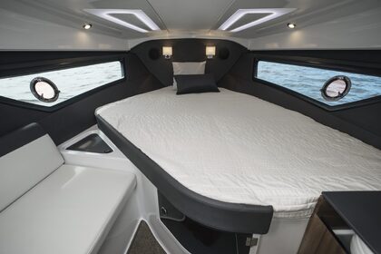 Hire Motorboat Grandezza 25S Ičići