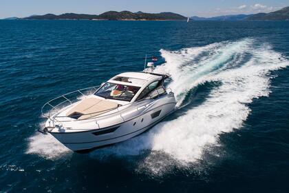 Hire Motorboat Beneteau Gran Turismo 40 Hvar