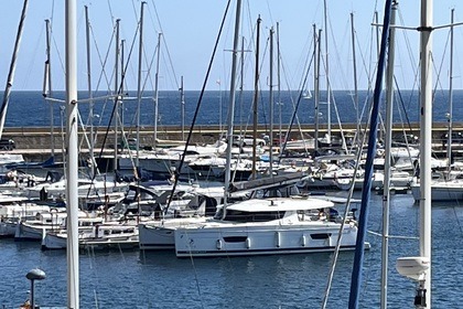 Location Catamaran Fountaine Pajot Helia 44 Saint-Cyprien