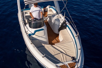 Hyra båt Motorbåt Speeder 680 Open Hvar