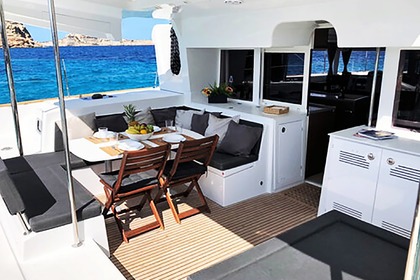 CATAMARÁN LAGOON 450F LUX/CHEF Y LIMPIEZA