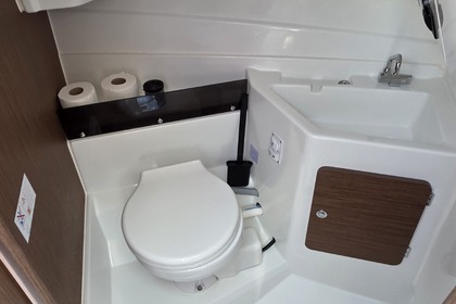 Hyra båt Motorbåt Beneteau Antares 8 Sukošan