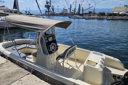Rental Motorboat Invictus Invictus 200 Rijeka