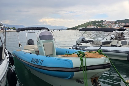 Hire Motorboat Bura Bura 8.0 Trogir