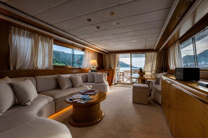 Luxury 22m Yacht with Crew – Cinque Terre & Portofino