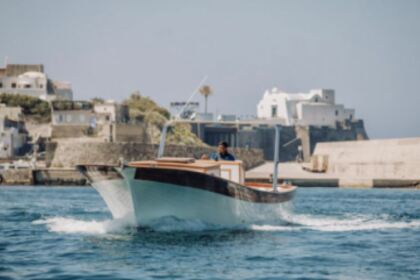 Hire Motorboat Lancia 10 metri Forio