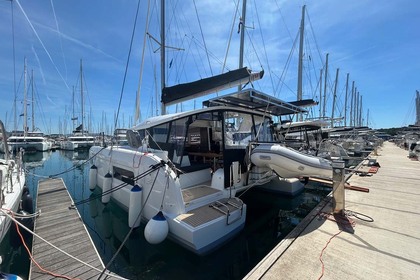 Charter Catamaran Lagoon-Bénéteau Lagoon 38 - 4 + 2 cab. Šibenik